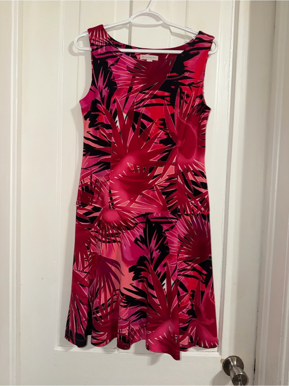 Women's size 6 Sleeveless Tropical Print A-Line Dress in Fuchsia Pink sun dress